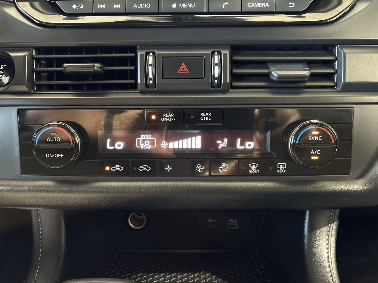 Used 2025 Nissan Pathfinder S FWD image 18