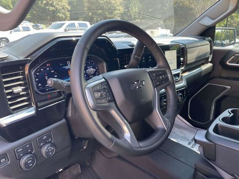 Used 2024 Chevrolet Silverado 1500 RST w/ Z71 Off-Road Package AWD/4WD image 7