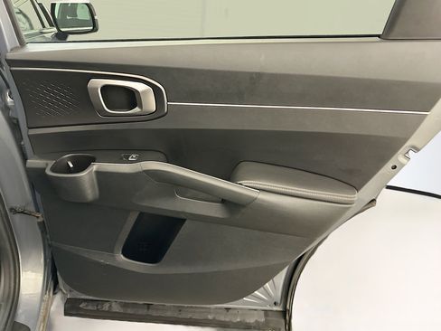 Used 2023 Kia Sorento LX image 31
