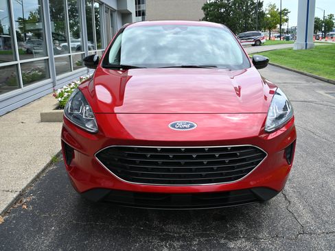 Used 2022 Ford Escape SE w/ SE Sport Appearance Package AWD/4WD image 3