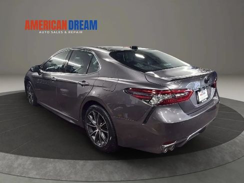 Used 2022 Toyota Camry XSE FWD image 3