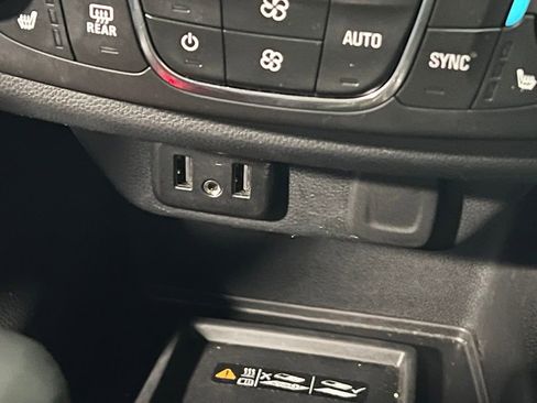 Used 2023 Chevrolet Traverse LT image 36