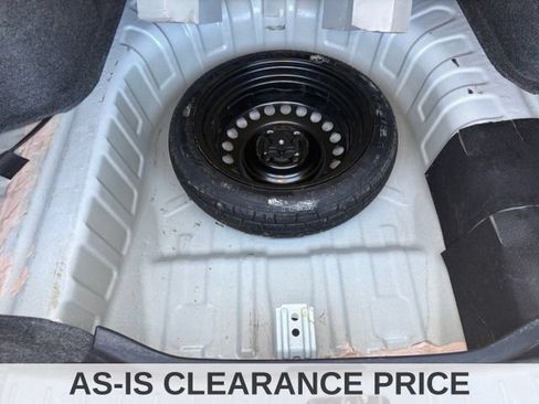 Used 2017 Nissan Versa SV FWD image 18