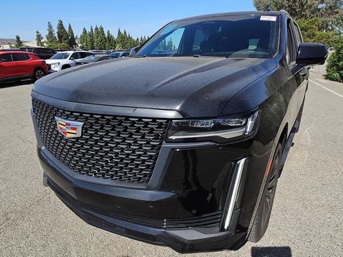Used 2024 Cadillac Escalade Luxury RWD image 7