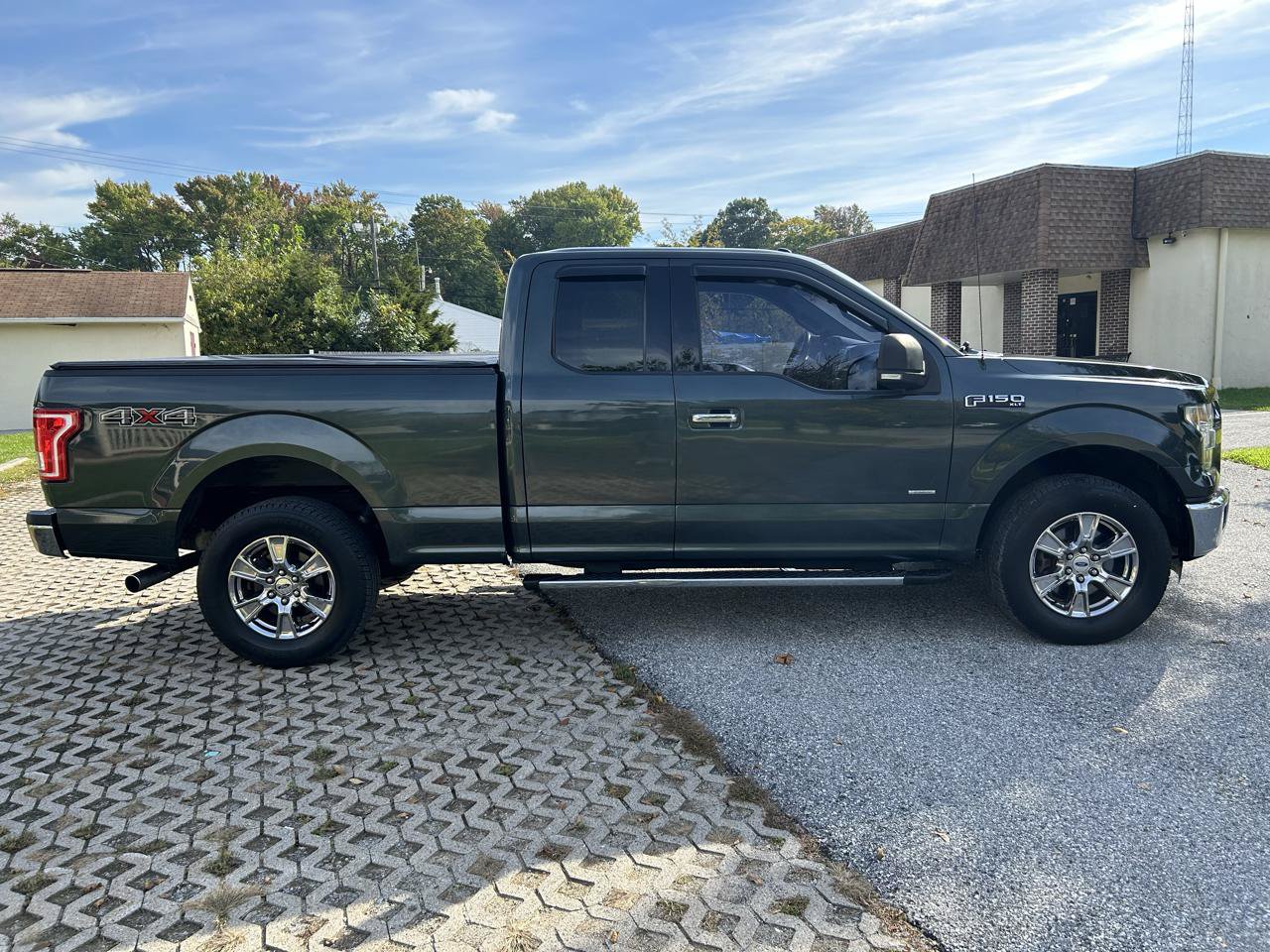 Used 2015 Ford F150 XLT w/ Equipment Group 301A Mid AWD/4WD image 4