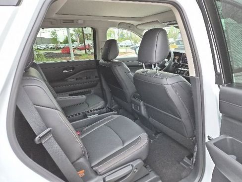 New 2026 Nissan Pathfinder SL w/ SL Premium Package AWD/4WD image 8