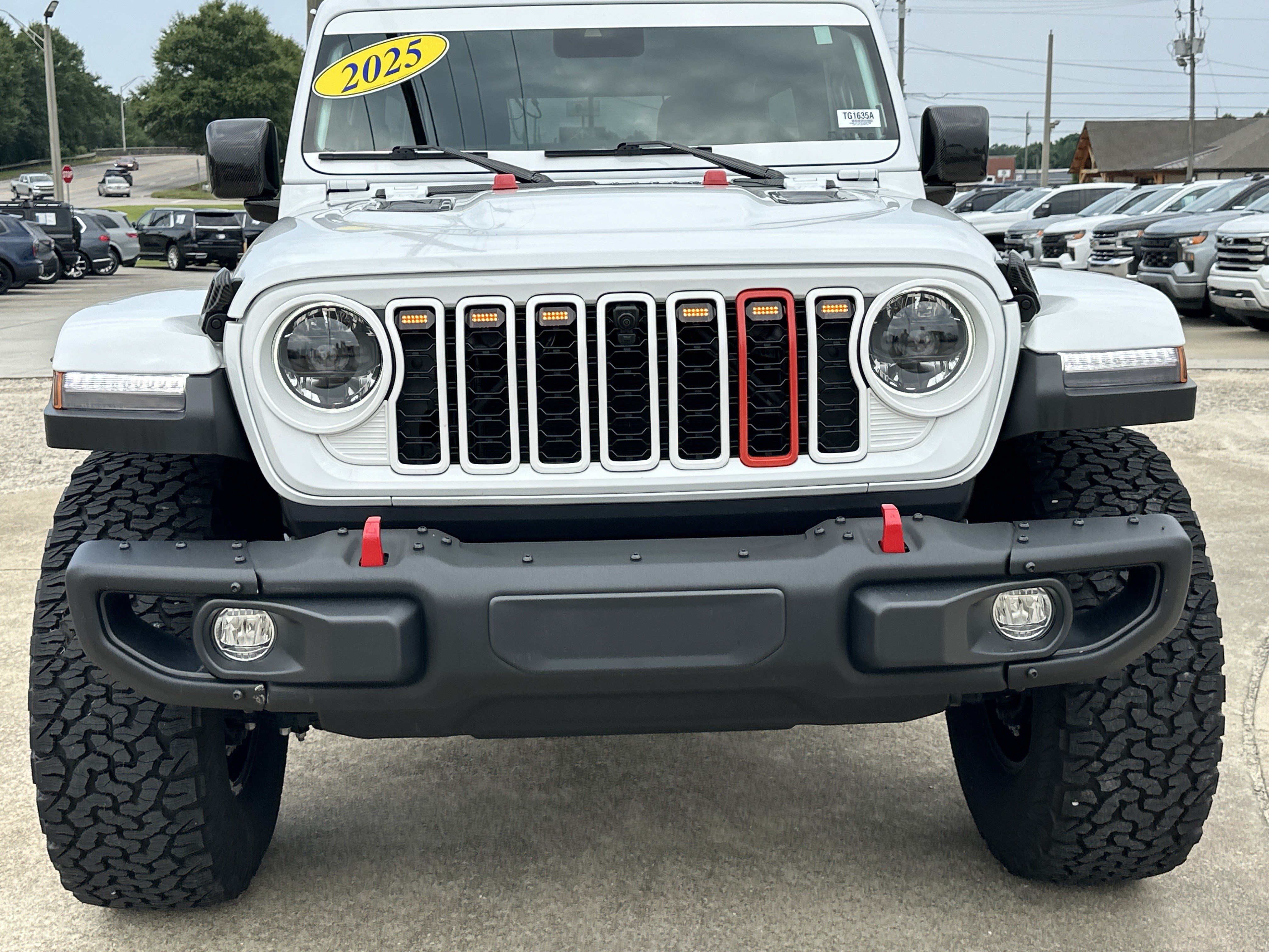 Used 2025 Jeep Wrangler Unlimited Rubicon AWD/4WD image 2