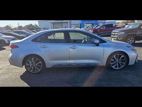 Used 2021 Toyota Corolla SE image 2