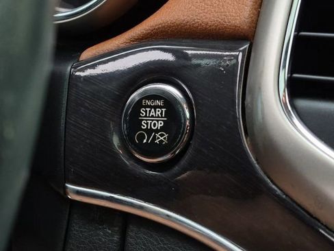 Used 2011 Jeep Grand Cherokee Overland Summit image 36