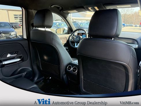 Used 2023 Mercedes-Benz EQB 300 4MATIC image 26