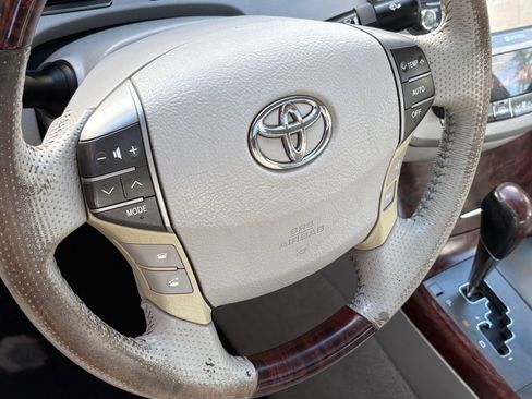 Used 2011 Toyota Avalon Limited image 16