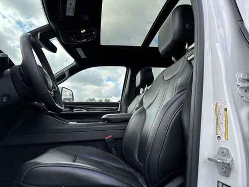 Used 2022 Jeep Wagoneer Series II w/ Premium Group I image 11