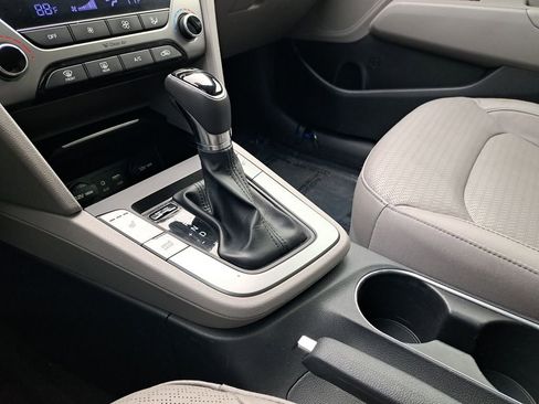 Used 2017 Hyundai Elantra Limited image 28