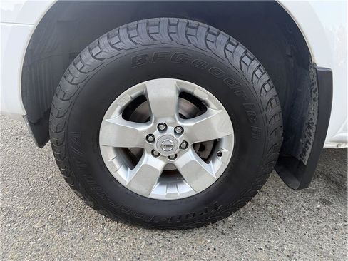 Used 2012 Nissan Frontier SV image 9