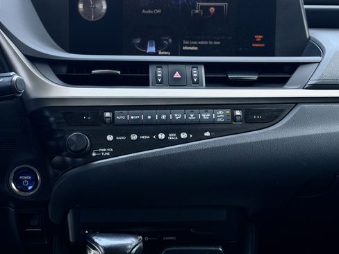 Used 2019 Lexus ES 300h w/ Accessory Package 2 FWD image 22