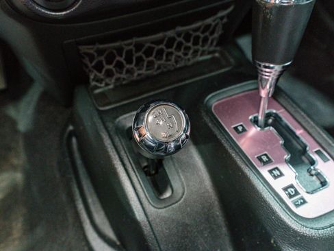 Used 2017 Jeep Wrangler Unlimited Rubicon w/ Dual Top Group image 21