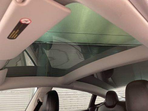 Used 2021 Tesla Model 3 Performance image 11