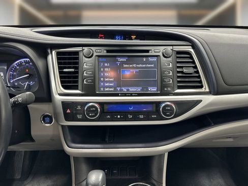 Used 2019 Toyota Highlander XLE image 10