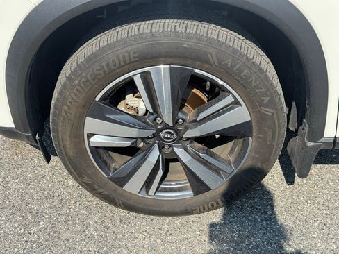 Used 2023 Nissan Rogue SL w/ SL Premium Package image 11