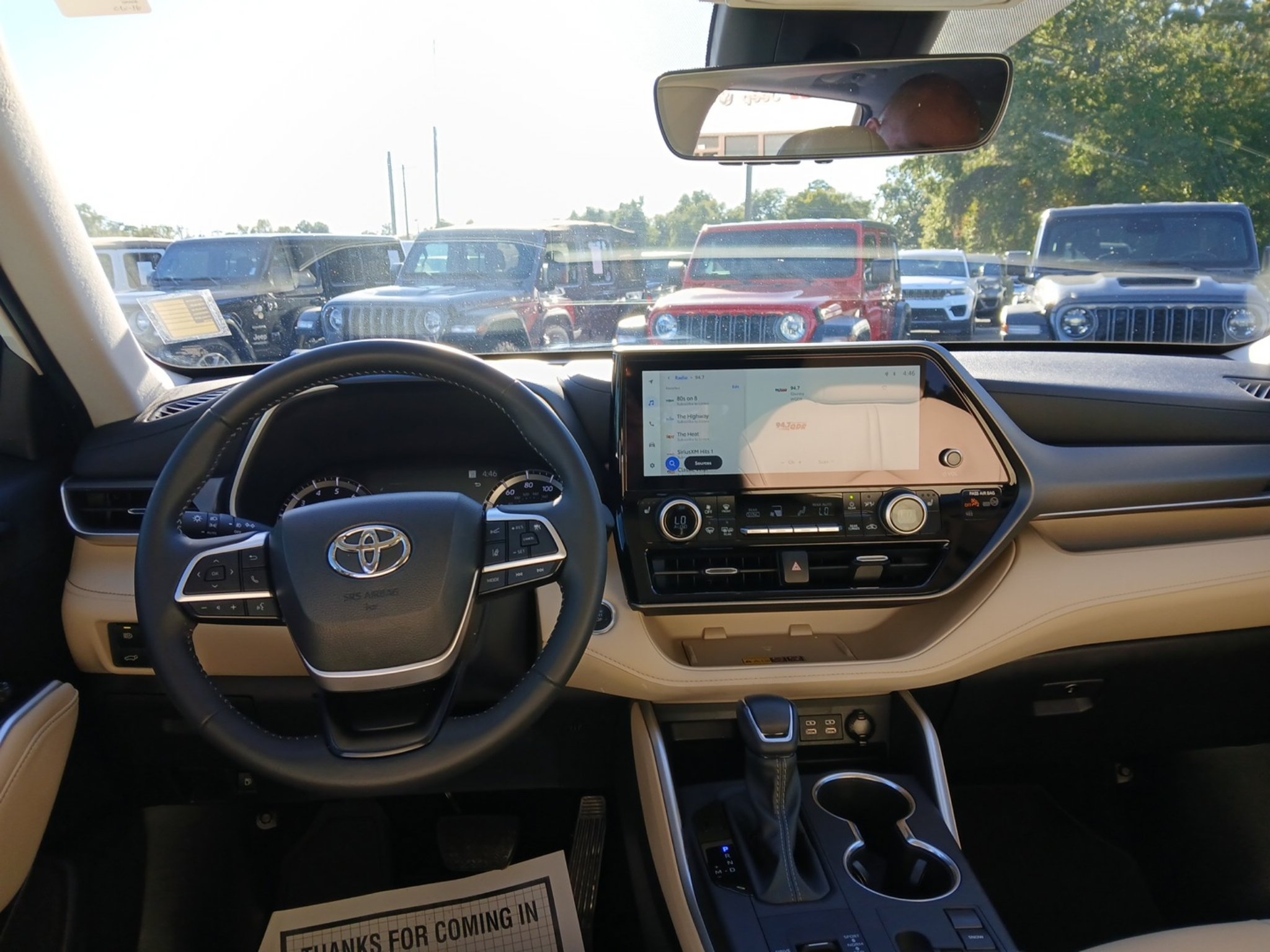 Used 2025 Toyota Highlander XLE FWD image 7