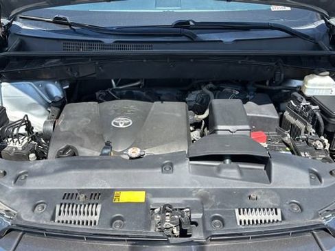 Used 2019 Toyota Highlander Limited Platinum AWD/4WD image 29