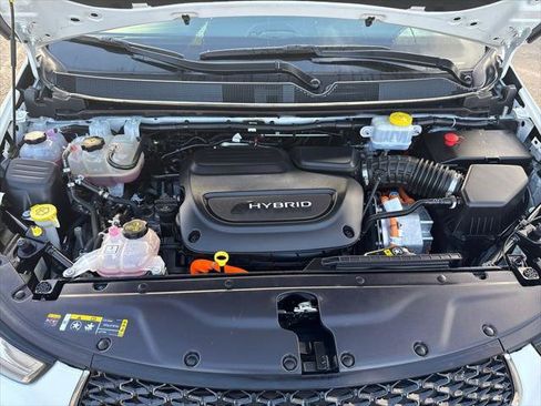 Certified 2023 Chrysler Pacifica Limited FWD image 9