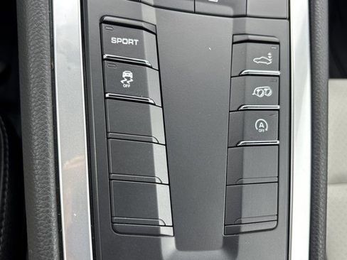 Used 2024 Porsche 718 Cayman RWD image 37
