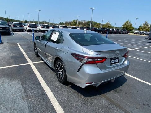 Used 2022 Toyota Camry SE FWD image 5