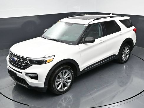 Used 2023 Ford Explorer XLT w/ Equipment Group 202A AWD/4WD image 30