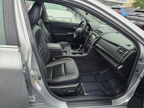 Used 2016 Toyota Camry XLE image 11