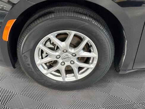 Used 2024 Chrysler Pacifica Touring-L image 29