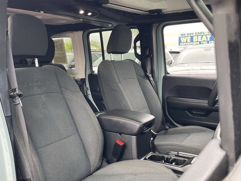 Used 2024 Jeep Wrangler Unlimited Sahara image 19