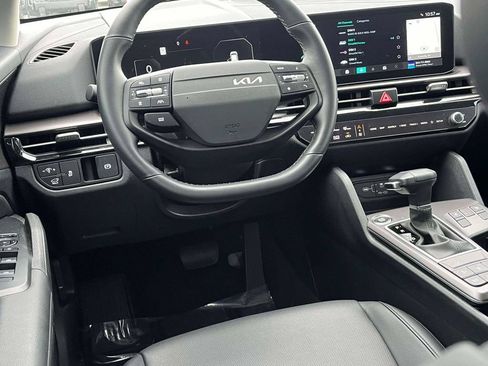 Certified 2026 Kia Sportage SX FWD image 3