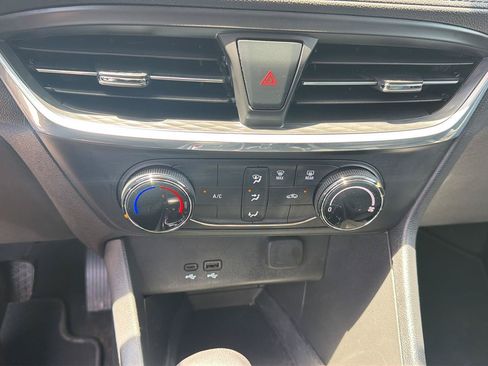 Used 2024 Buick Encore GX Preferred AWD/4WD image 25