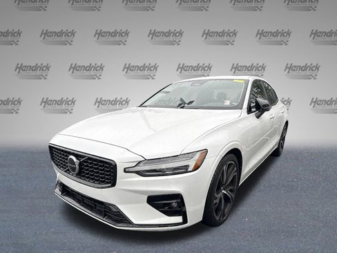 Used 2024 Volvo S60 B5 Core image 5