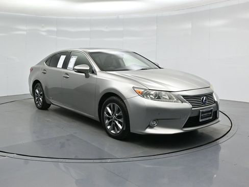 Used 2015 Lexus ES 300h image 1
