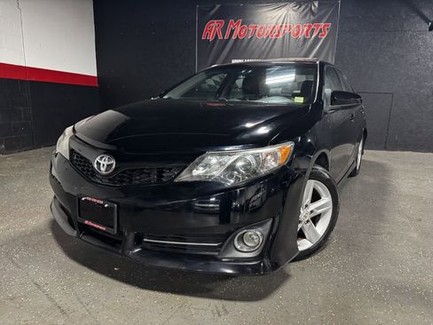 Used 2013 Toyota Camry SE FWD image 1