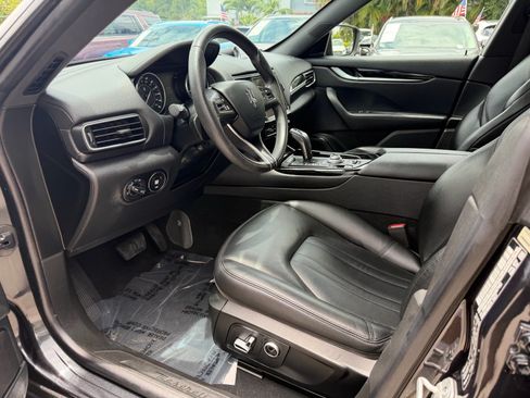 Used 2022 Maserati Levante GT AWD/4WD image 11