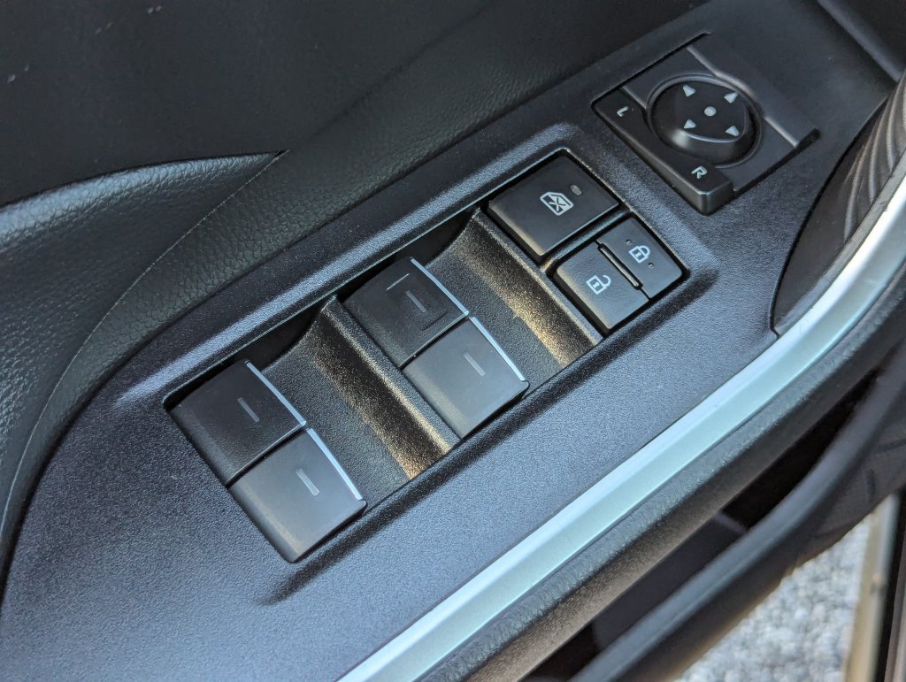 Used 2025 Toyota RAV4 XLE FWD image 21