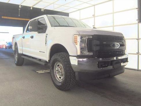 Used 2019 Ford F250 XL w/ Power Equipment Group AWD/4WD image 3