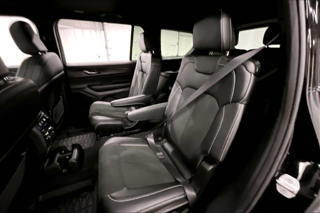 Used 2025 Jeep Grand Cherokee L Altitude AWD/4WD image 25