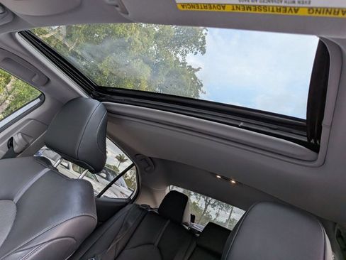 Used 2021 Toyota Camry XLE w/ Navigation Upgrade Package image 13