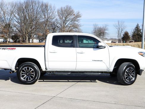 Used 2020 Toyota Tacoma TRD Sport image 5