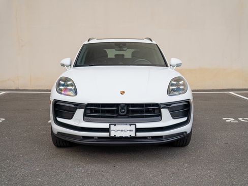 Used 2025 Porsche Macan image 6
