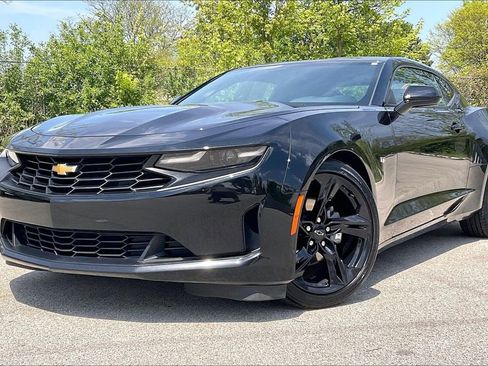 Used 2022 Chevrolet Camaro LT RWD image 2