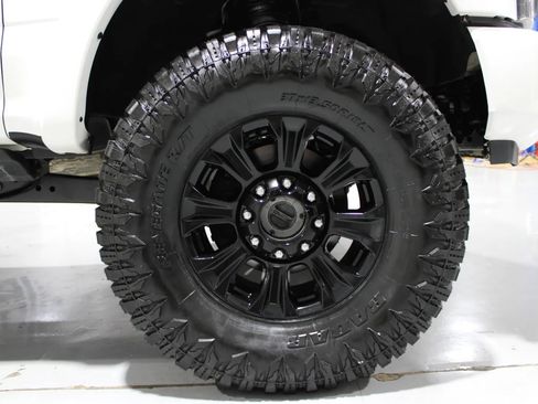 Used 2022 Ford F250 Lariat w/ Tremor Off-Road Package AWD/4WD image 17