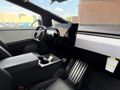 Used 2024 Tesla Cybertruck AWD Crew Cab image 44