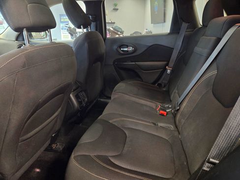 Used 2016 Jeep Cherokee Latitude w/ Comfort/Convenience Group image 42