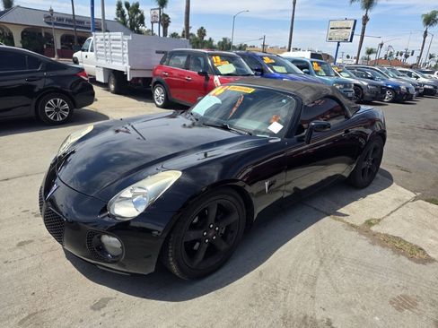 Used 2006 Pontiac Solstice Convertible w/ Premium Package RWD image 3