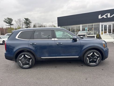 New 2025 Kia Telluride S image 4